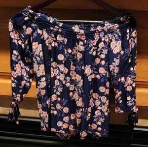Off ShoulderTop with Tie Sleeves Brand Gypsies & Moondust Size Medium
